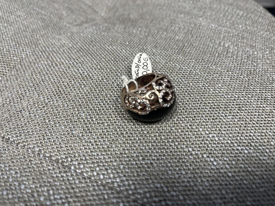 Anel em prata trabalhada com onix medida 15