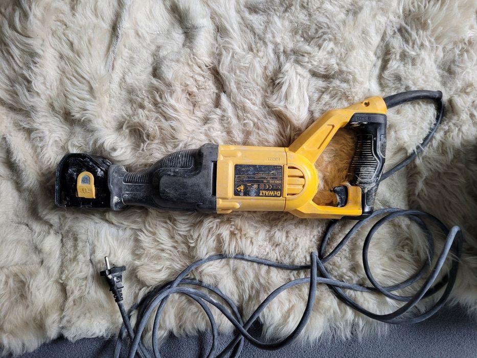 Piła szablasta DeWalt DWE305PK
