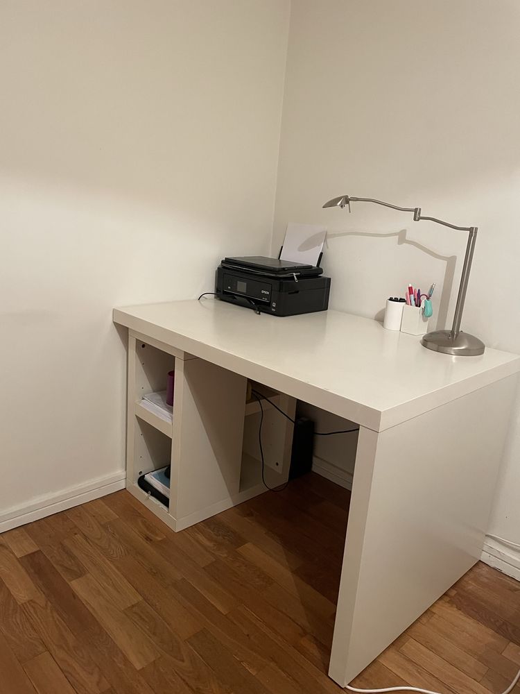 Secretaria e cadeira
