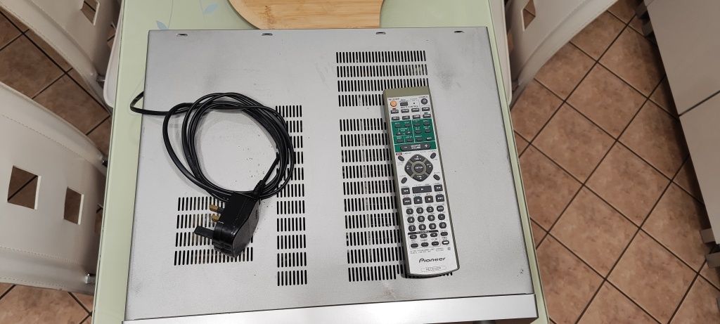 Amplituner stereo i kina domowego Pioneer VSX-D711. Mocny z pilotem