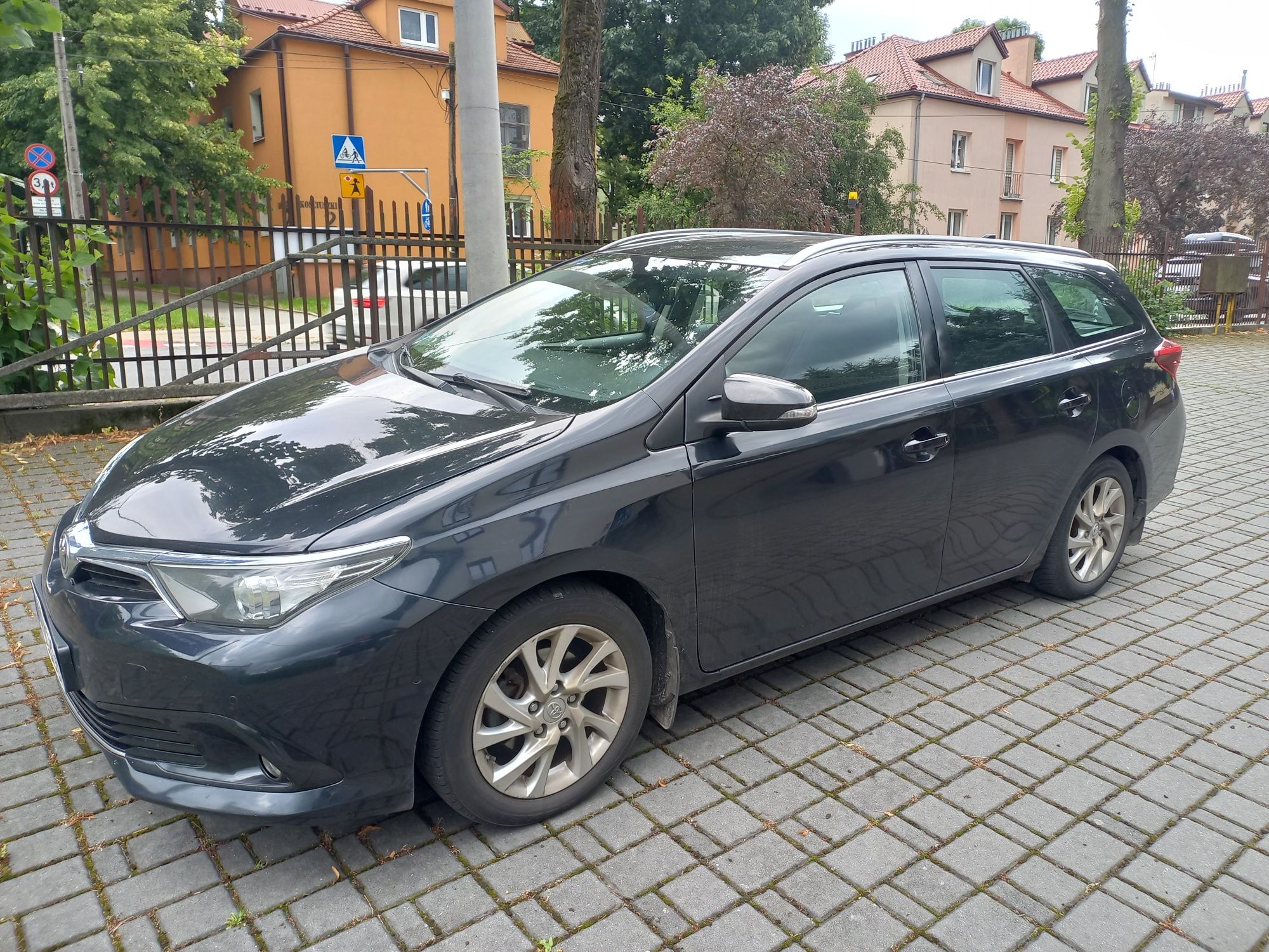 Toyota Auris Hybrid + LPG, kombi, Taxi - na wynajem