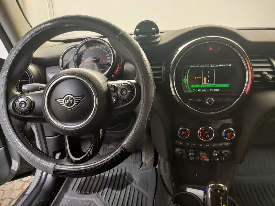 Sprzedam samochód MINI COOPER 1,5 benzyna .