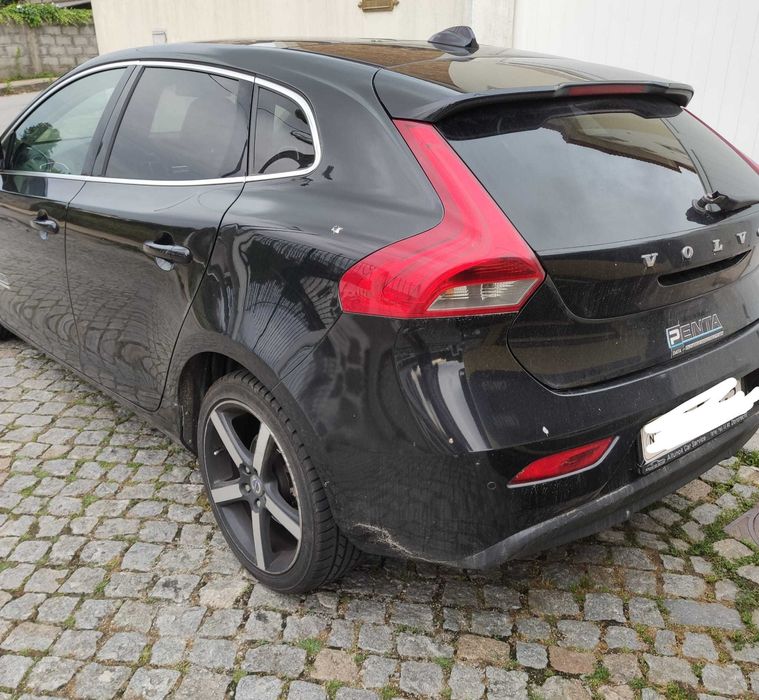 volvo v40 para peças muito material ainda disponivel