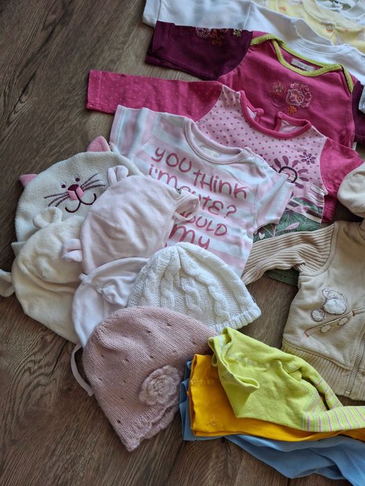 Zestaw ubranek w rozmiarze 62