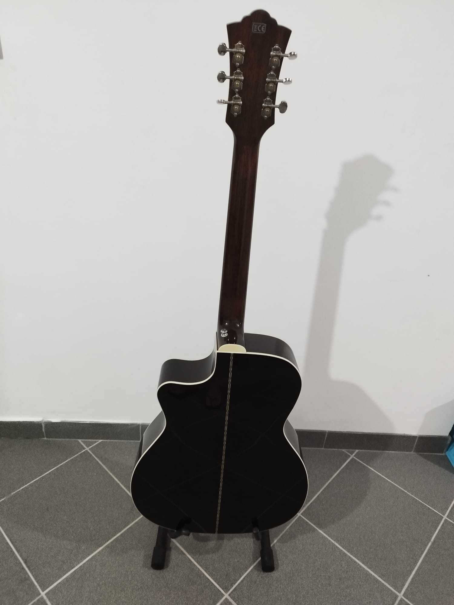 Guitarra acústica GUILD OM-150 CE