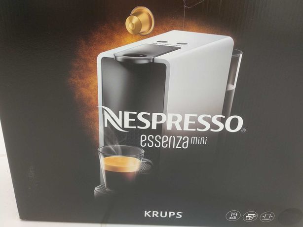 Máquina de café Nespresso pouco usada