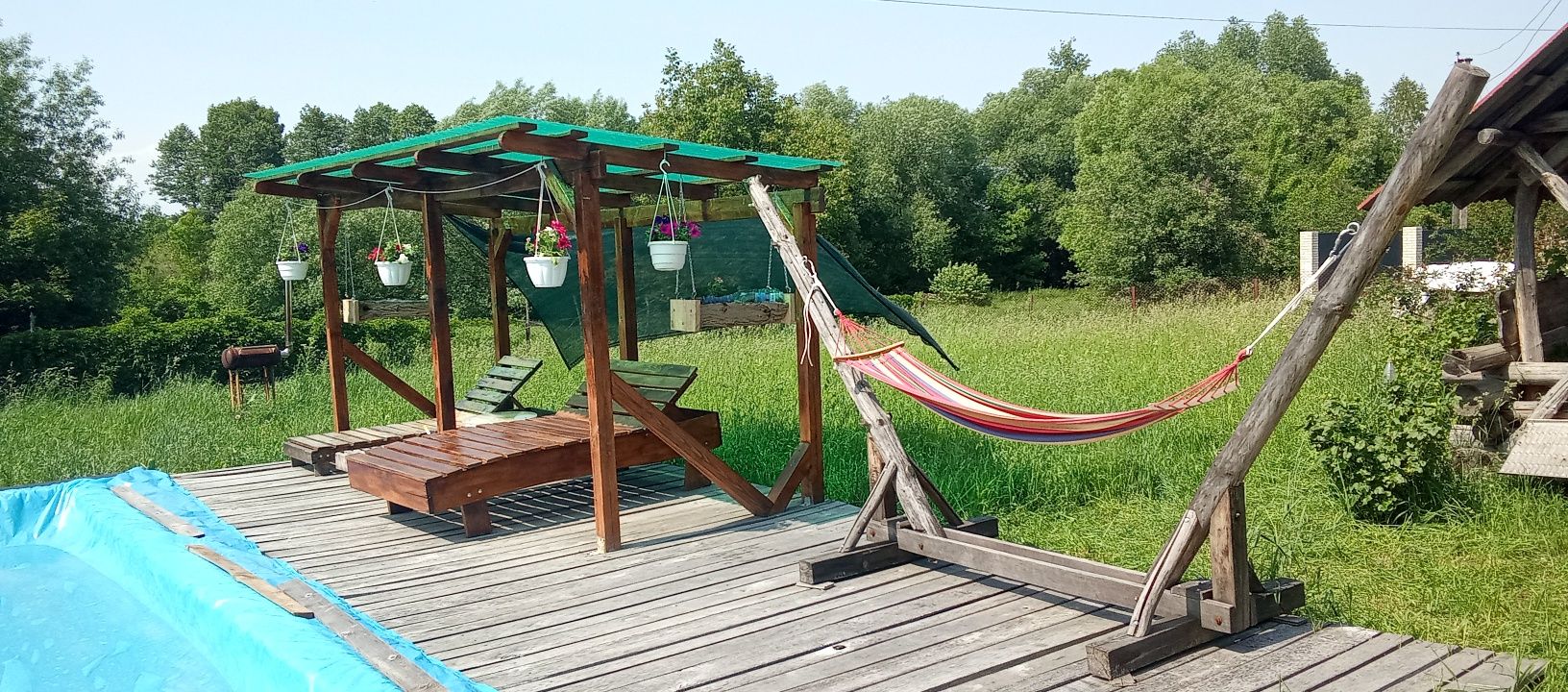 Будинок зруб біля річки,для сімейного відпочинку
