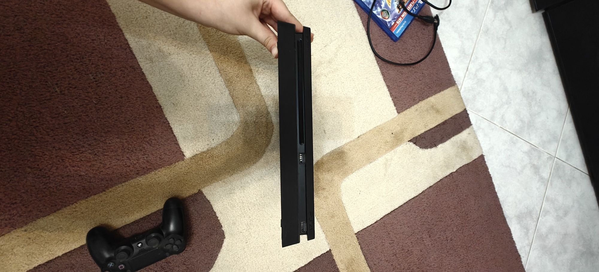 PS 4 slim  1 TB/ +3 jogos