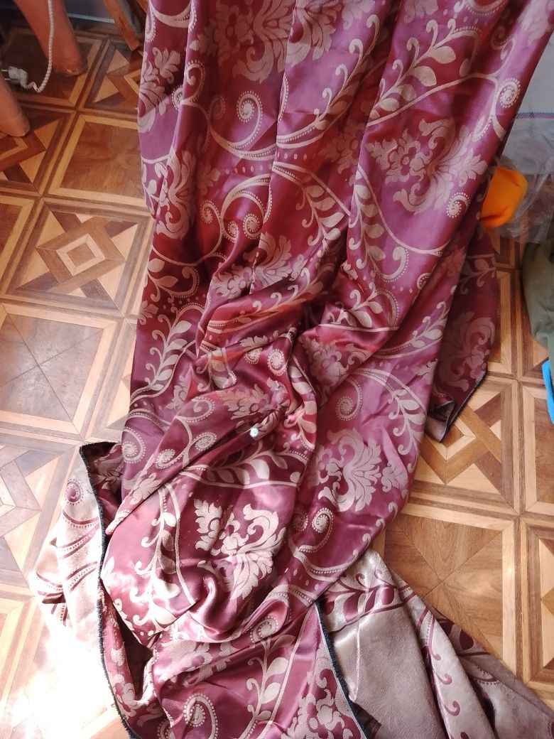 Продам шторы двухсторонние.
