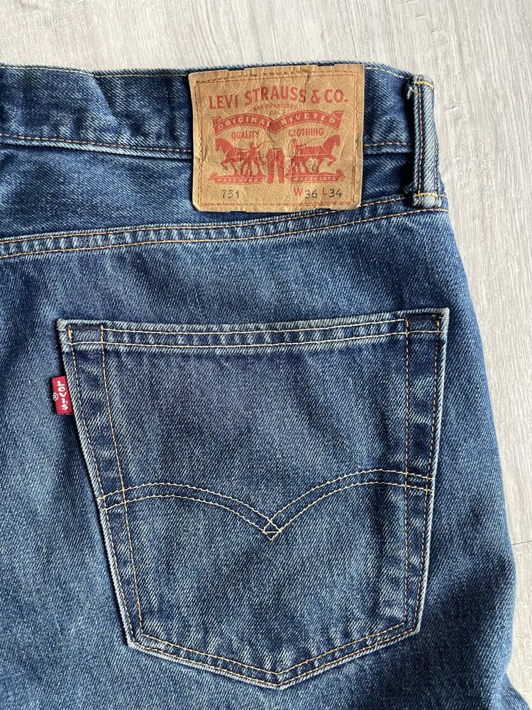 Джинсы Levis 751