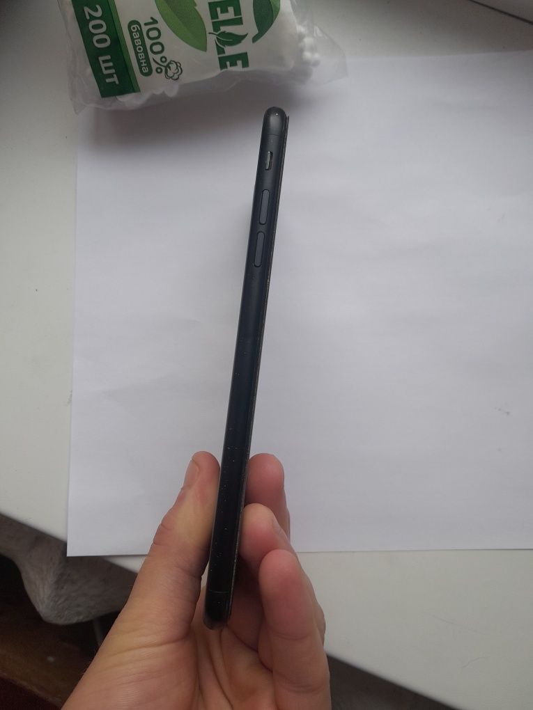 Продам айфон 7+ 128 гігабайт чорний