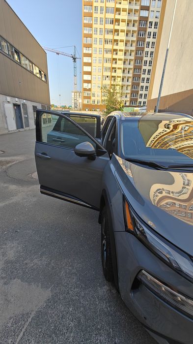 Машина Nissan Rogue 2022