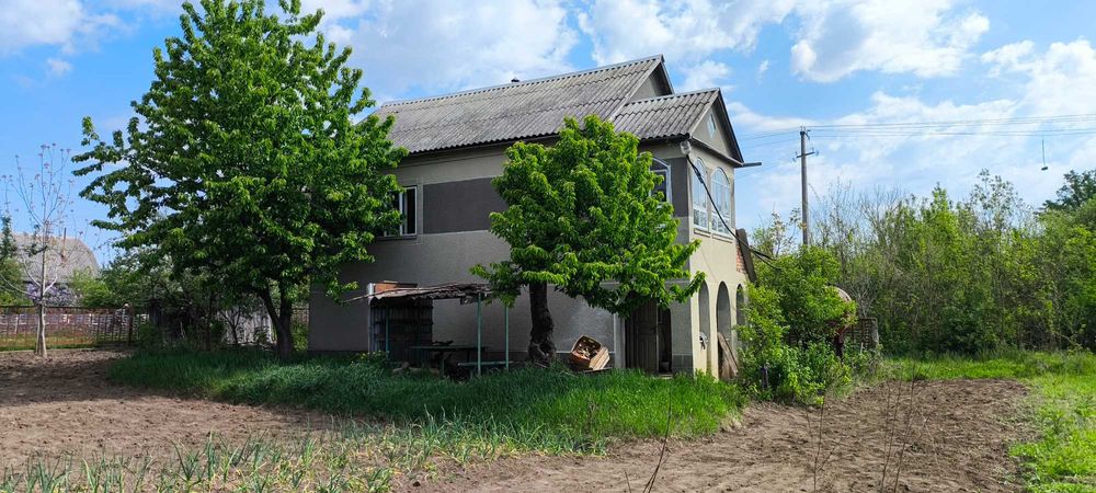 Дачний будинок з землею