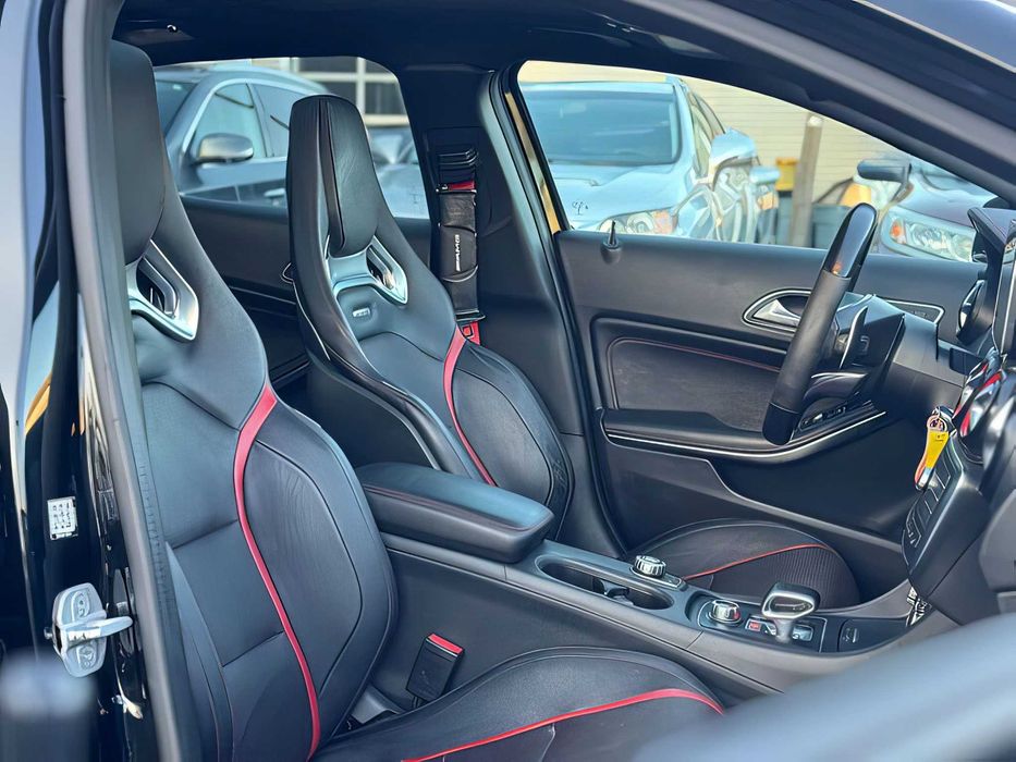 Mercedes-Benz GLA      2016