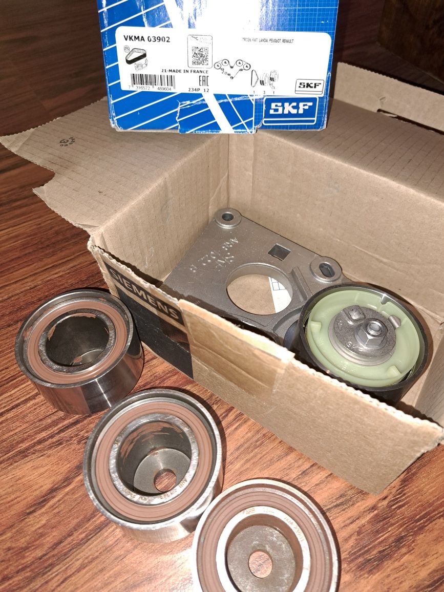 Rozrząd komplet  pompa wody SKF Renault Laguna 3.0 V6 Citroen C5, C6 P