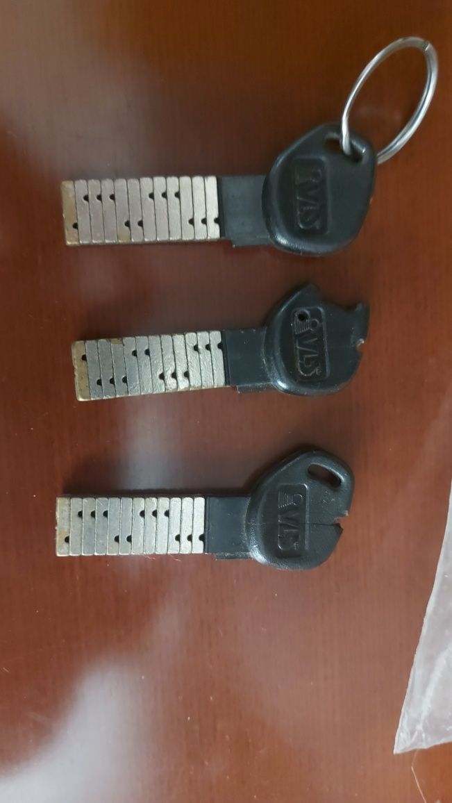 Ключи для замка vls ключі