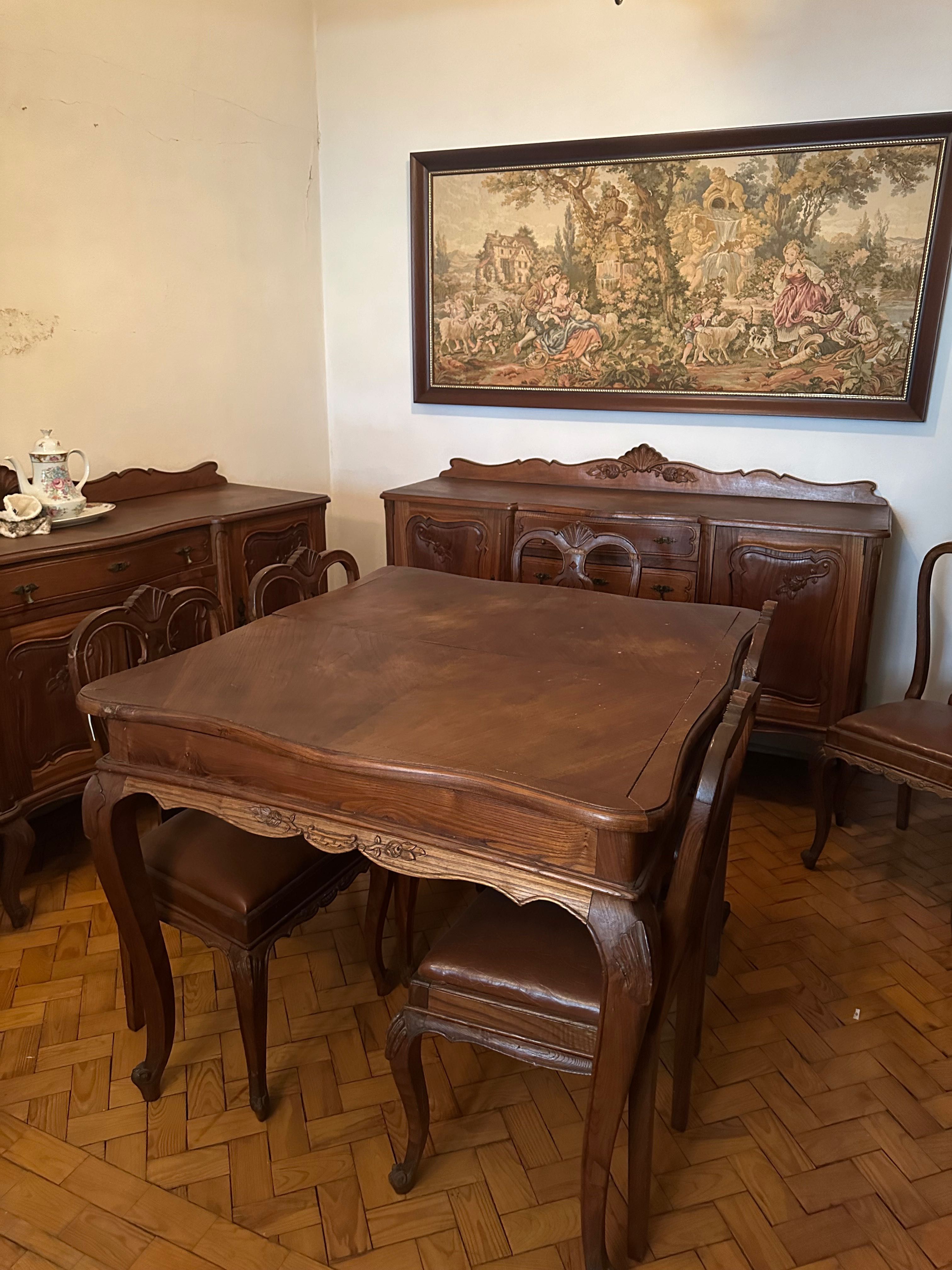Conjunto de sala vintage: mesa extensível, cadeiras e aparadores