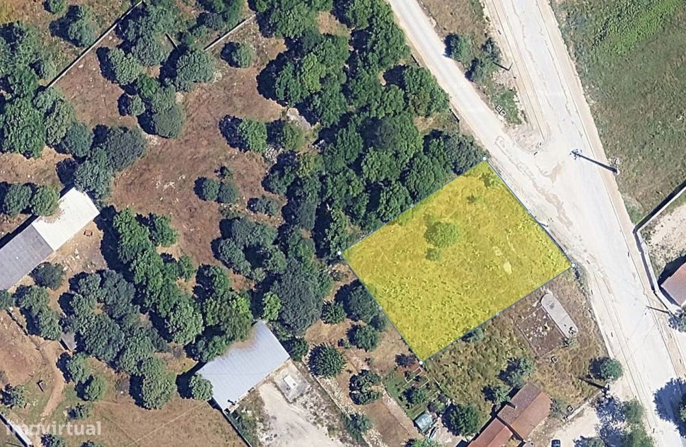 Boleiros - Terreno 1372m2 - 250 m2 + 50m2 construção Moradia Terrea