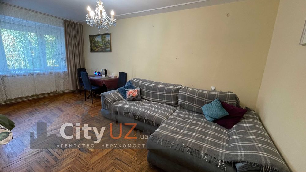 Продається 3-кімнатна квартира в Ужгороді