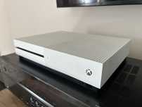 Xbox One S 500Gb + dwa pady + gra