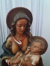 Stara figura Matki Bożej z Dzieciątkiem
