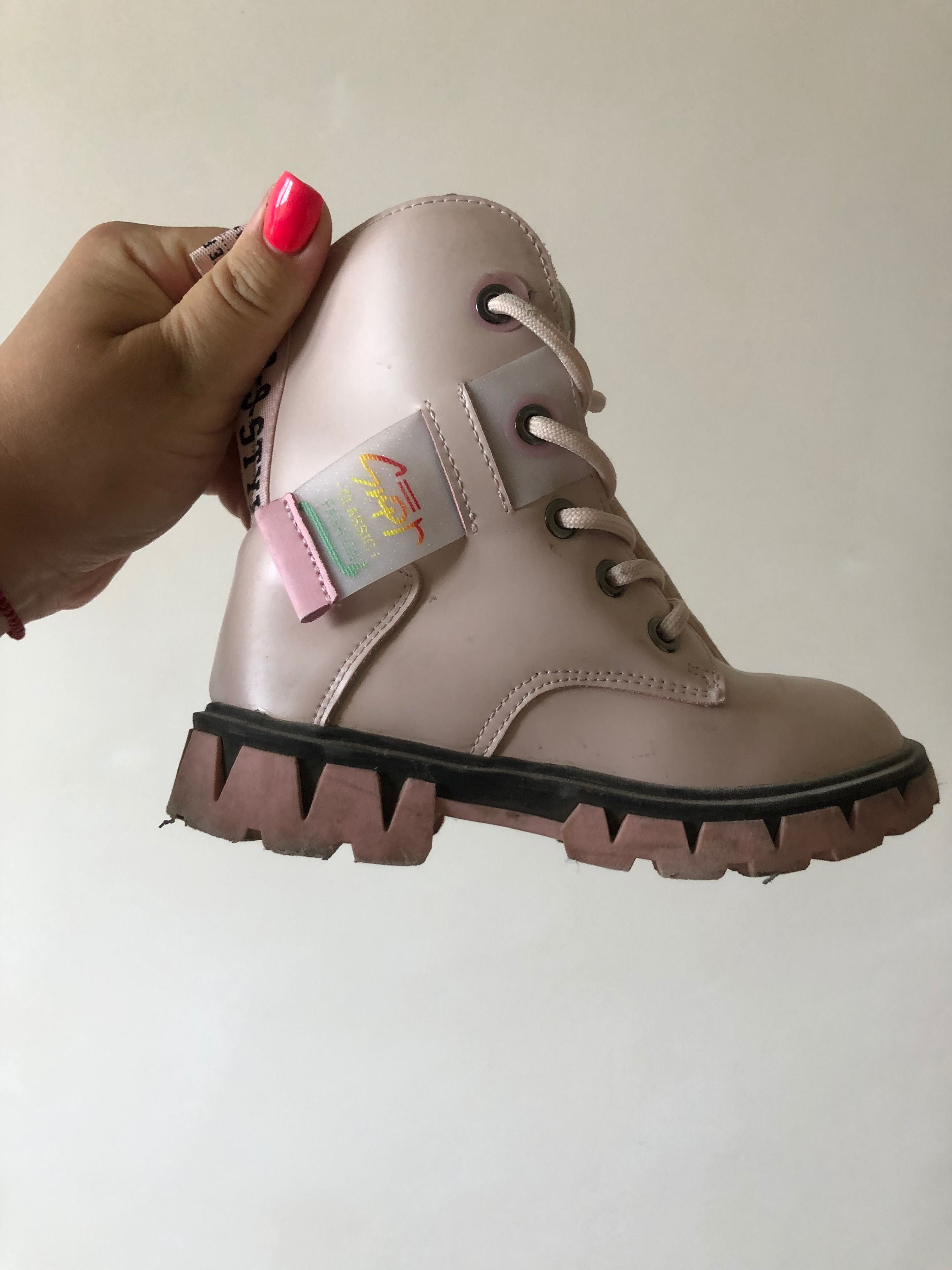 Осінне взуття для дівчинки