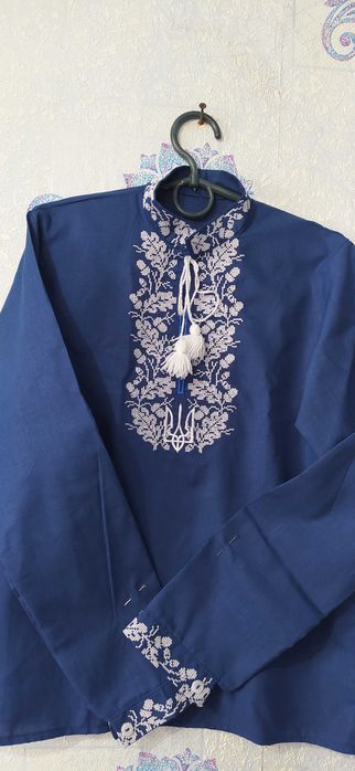 Патріотична вишиванка на хлопчика 10-11 років, з гербом