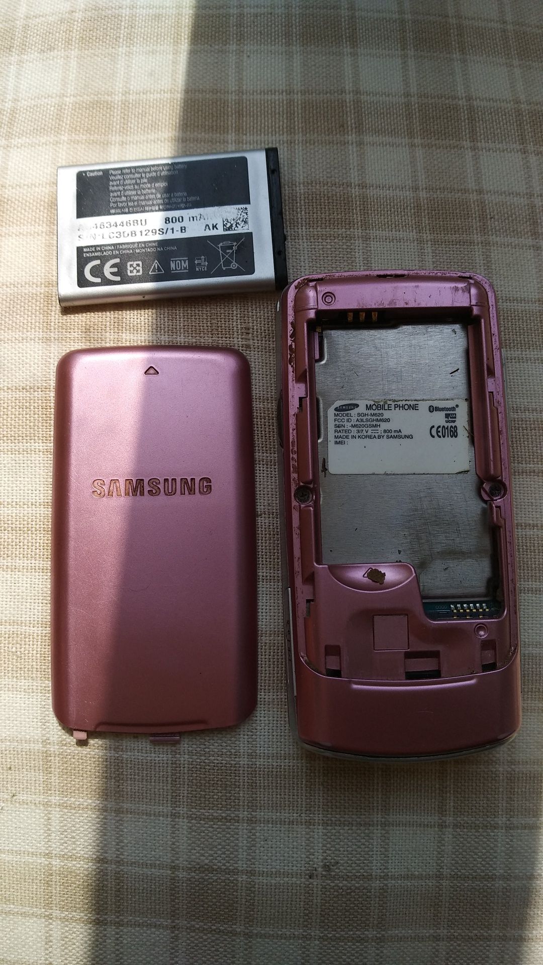 Мобильный телефон Samsung (не рабочий, на запчасти)