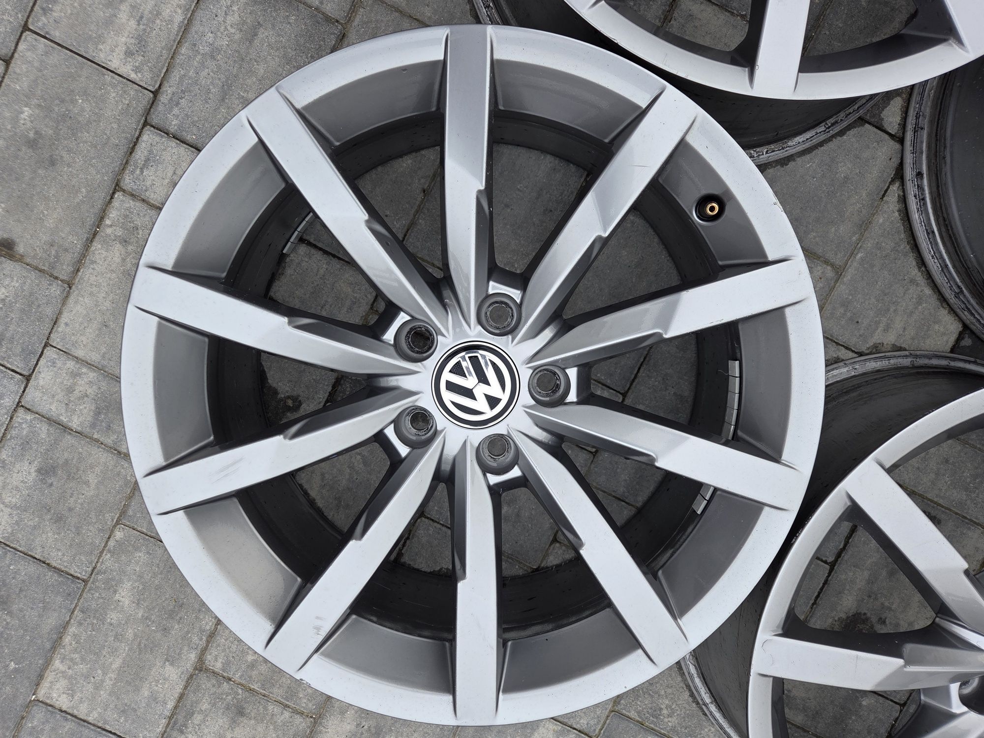 Super Felgi VW 18 5x112 Monterey R line Passat B8 Grafity Arteon