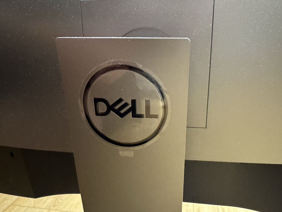 Monitor DELL U2719D 27” pivot stan idealny