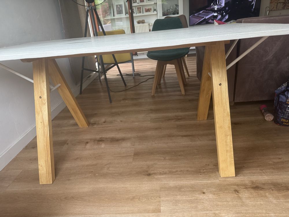 Stół 160x90 bialy z szarymi sękami, drewniane nogi
