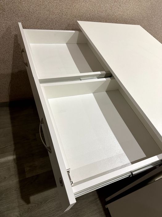 Стіл, тумба, вітрина б/у