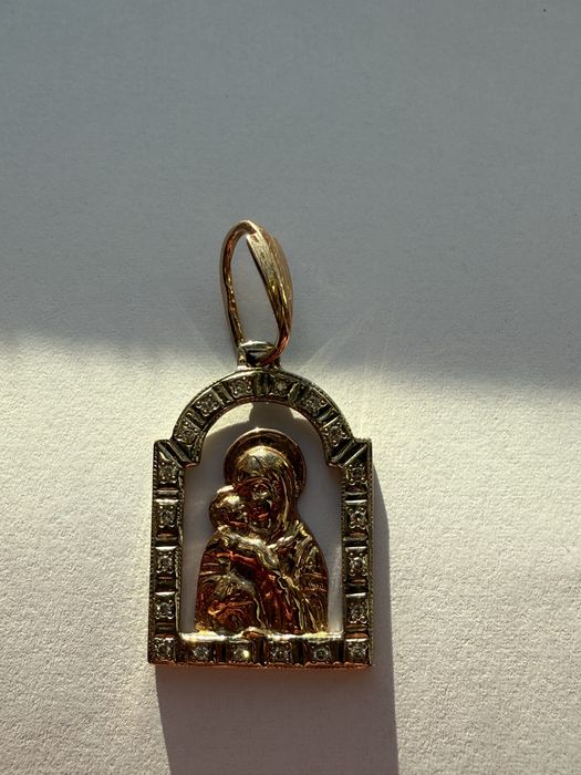 Золота ладанка з діамантами