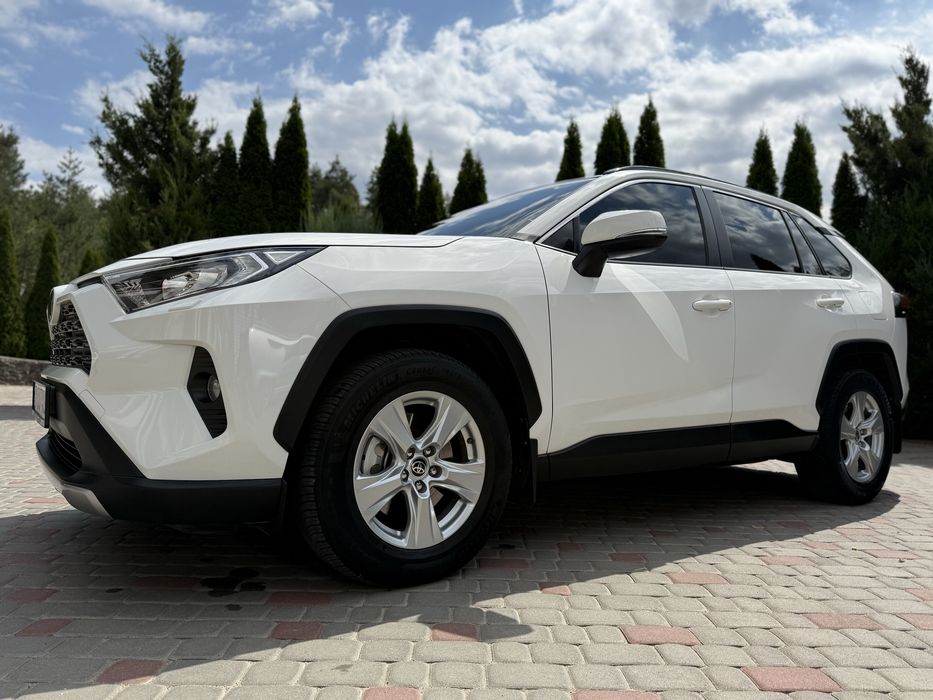 Офіційний ціленький Toyota Rav 4