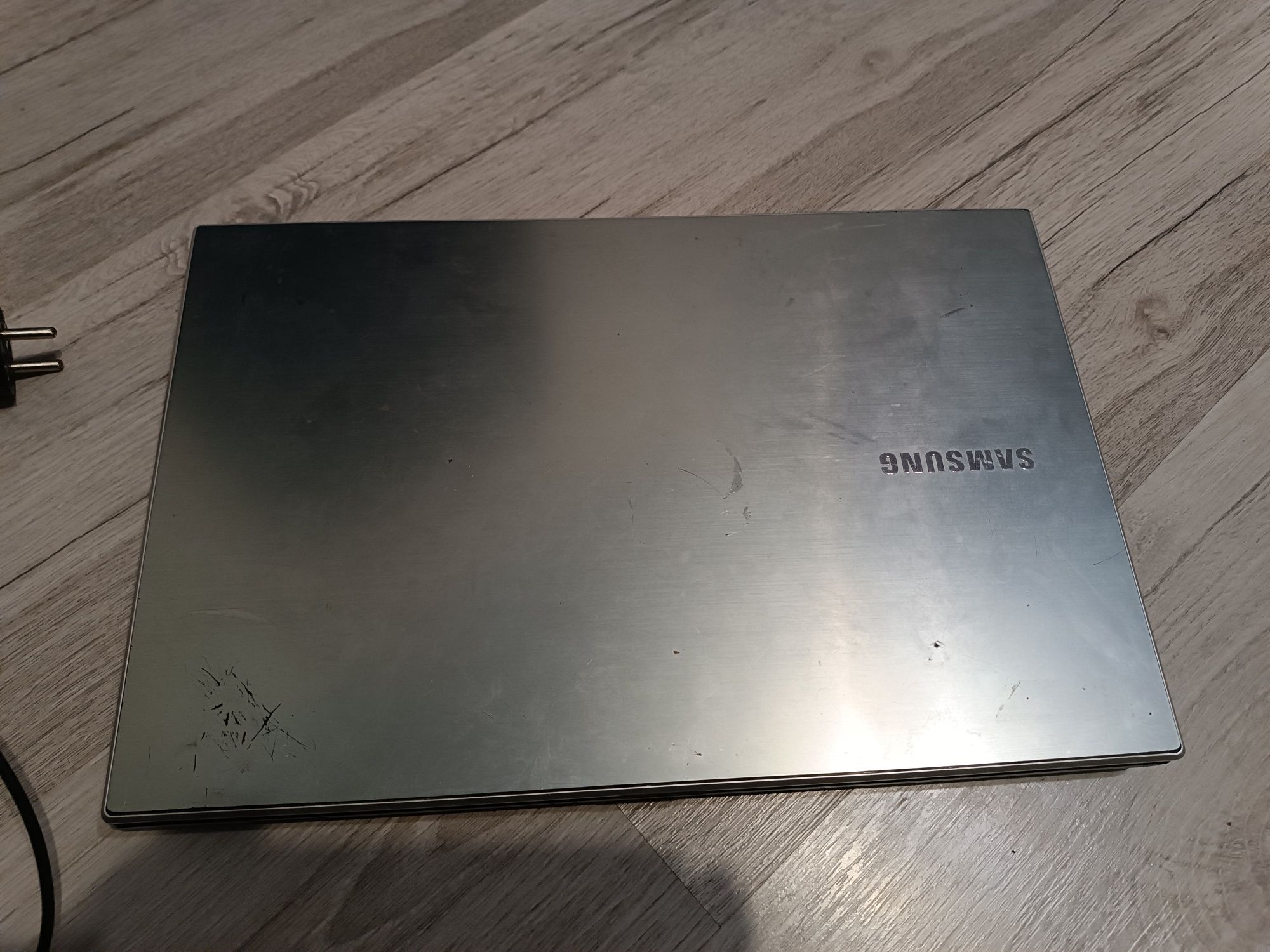 Ноутбук Samsung 305V5Z (15.6" HD/AMD A8/AMD Radeon 7400M/4 Gb/500 Gb)