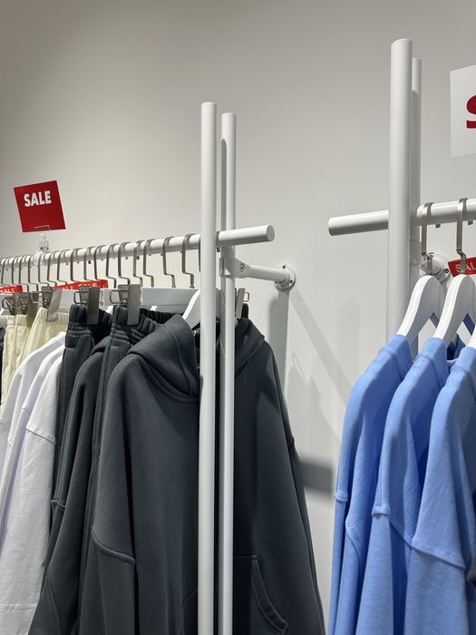 Рейли для одягу білі настінні