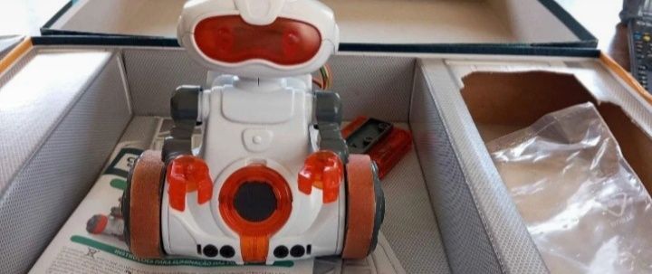 Robot com sensores infravermelhos