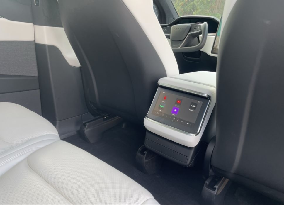 Оренда Автомобіля Tesla X