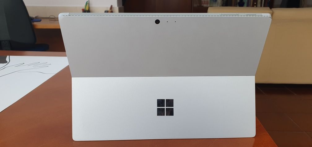 Surface Pro 4 com teclado incluído