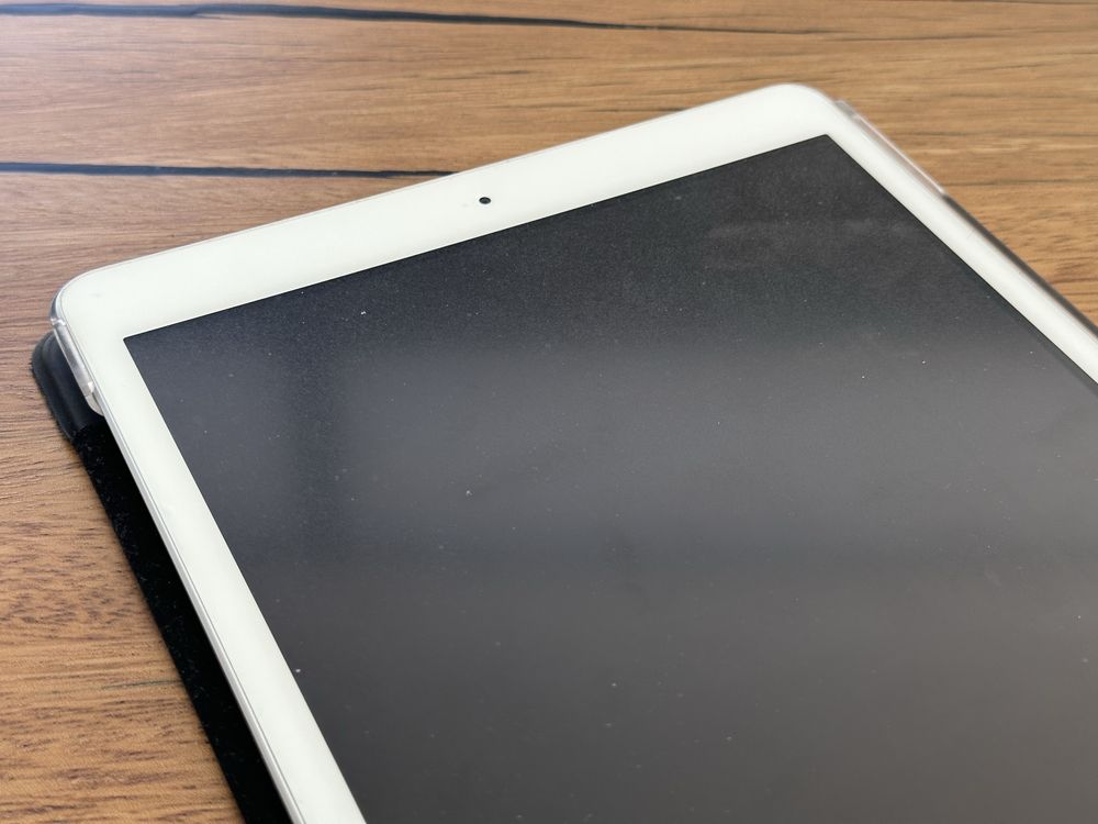 iPad 7ª Geraçao 10.2” com Apple pencil e 2 capas incluidas como novo