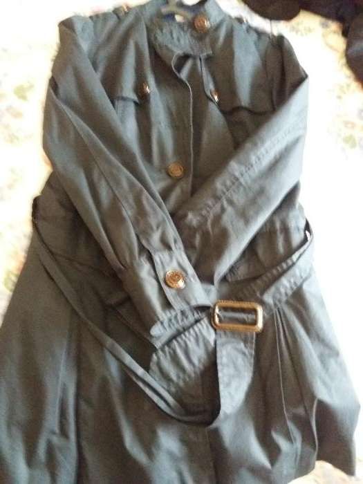 Gabardina super elegante ideal para os dias de chuva- baixa de preço