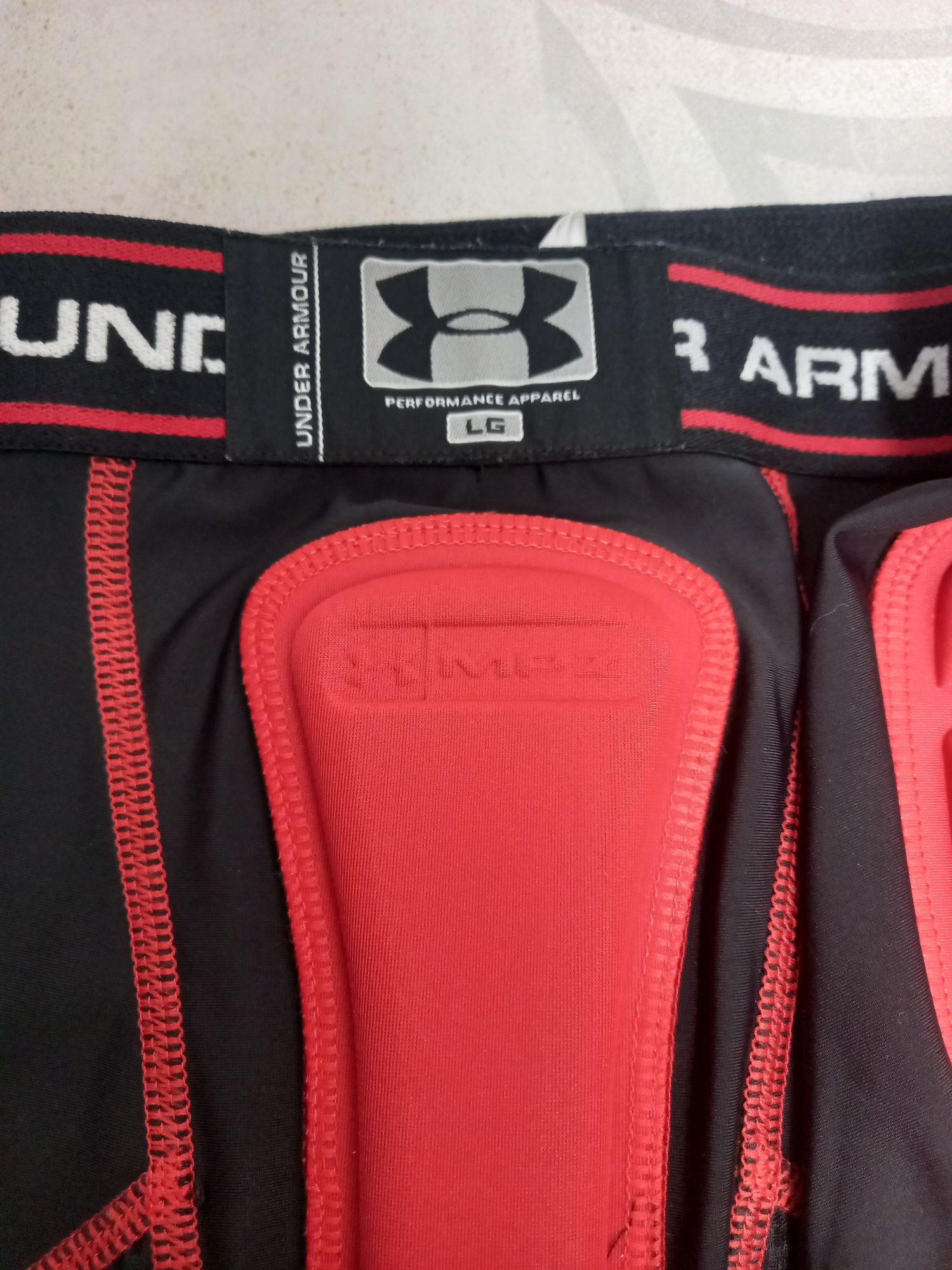 Under armour mpz spodenki podspodenki ochraniacze r. L