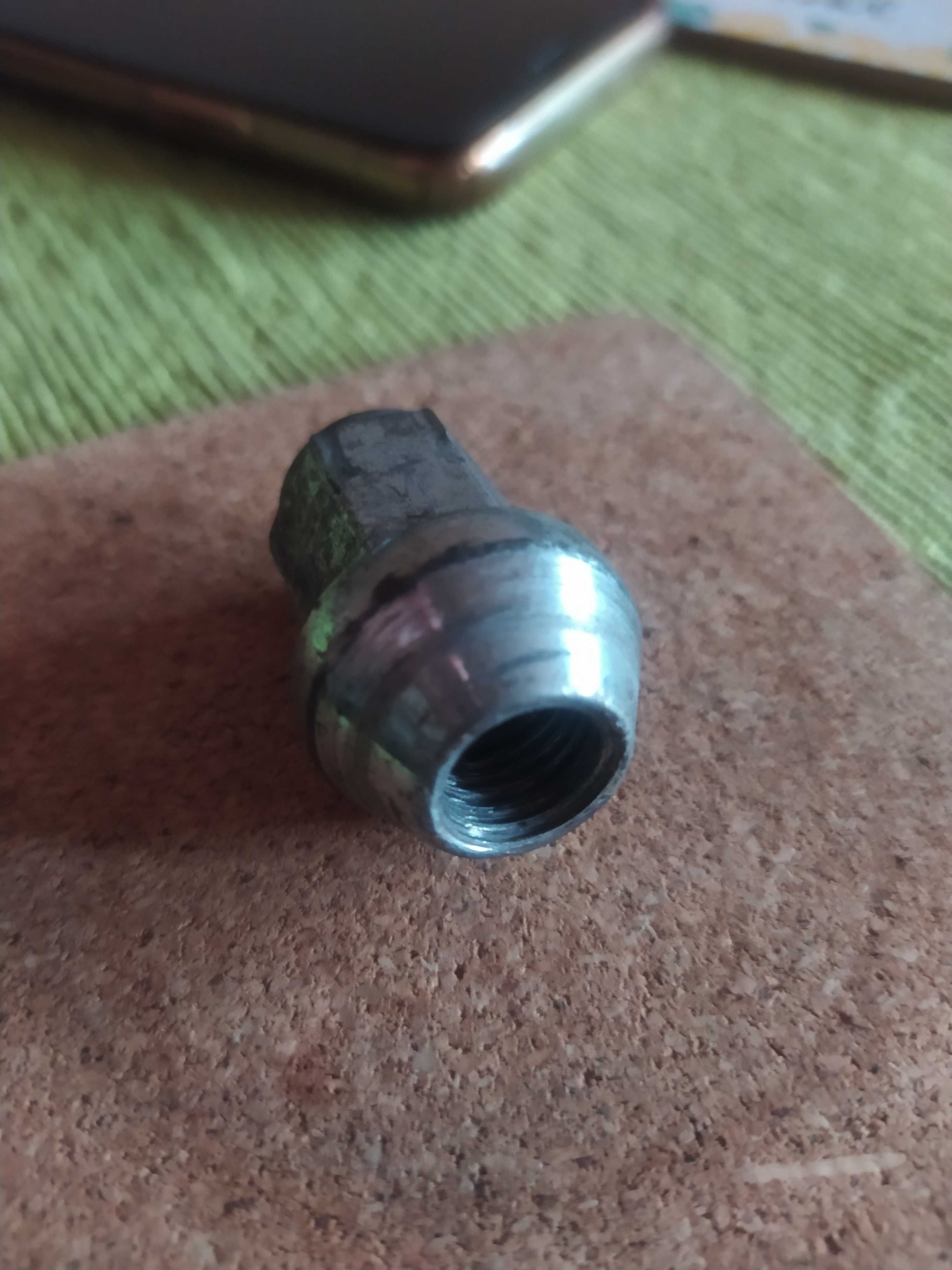 Nakrętki do felg Honda Jazz 16 sztuk M12x1.5