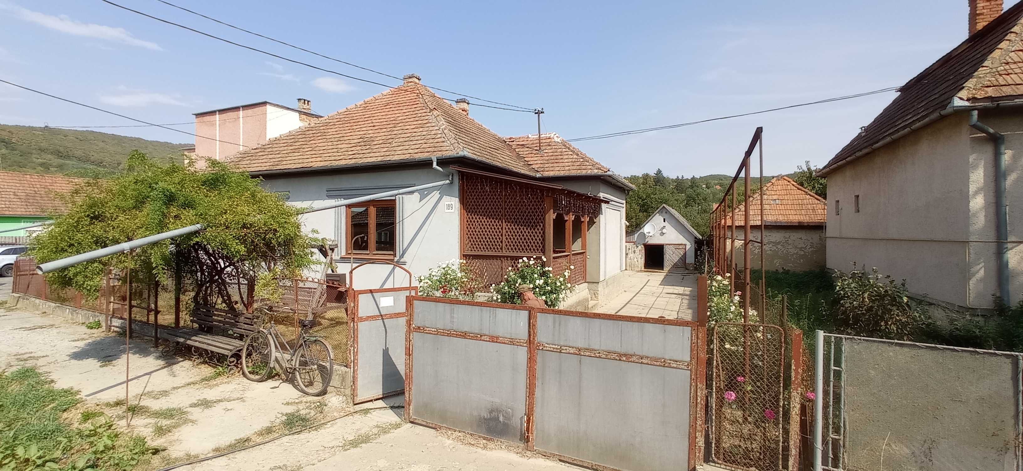 ПРОДАЖ ВЕЛИКОГО (6 кімнат) БУДИНКУ з ділянкою 23.5 сотки у передмісті!