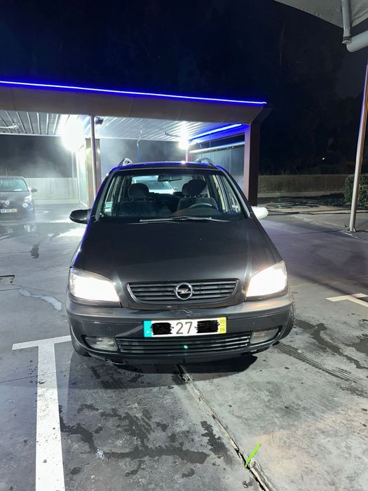 Opel zafira.