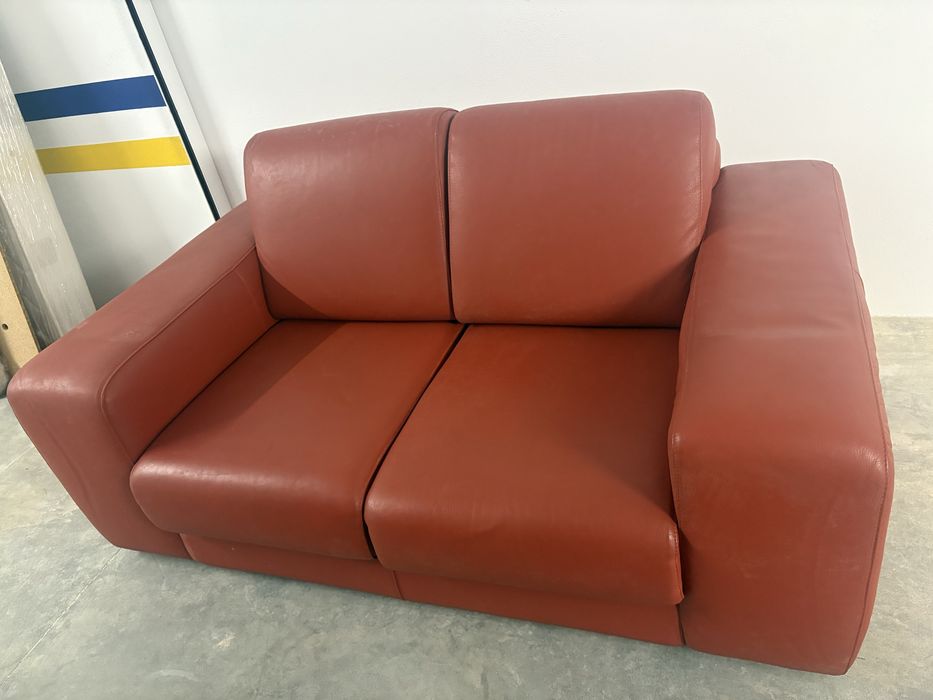 Sofas pele. Bom estado.