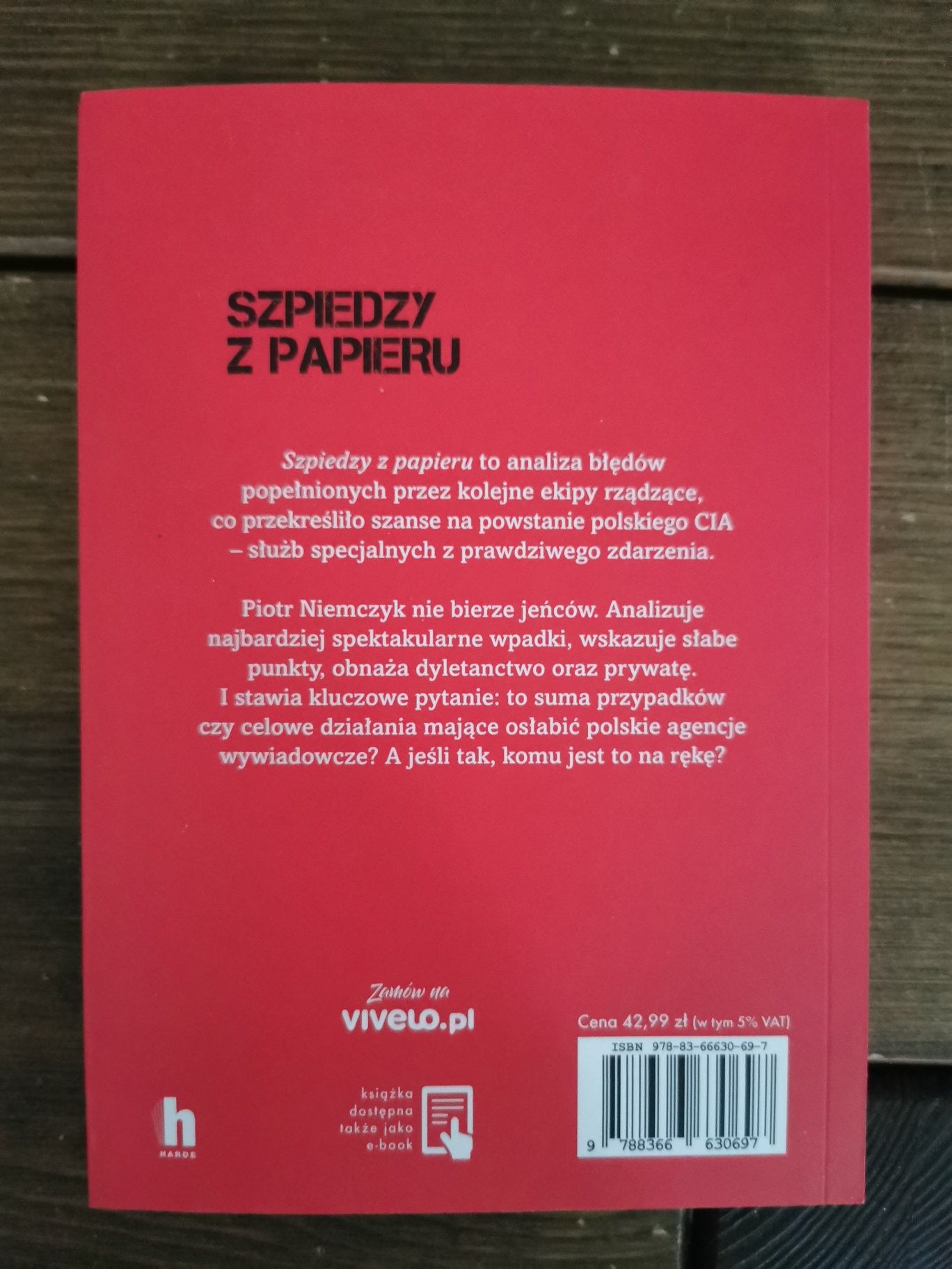 Szpiedzy z papieru - Piotr Niemczyk