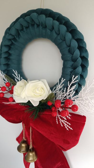 Ręcznie wykonany wieniec świąteczny z włóczki velvet