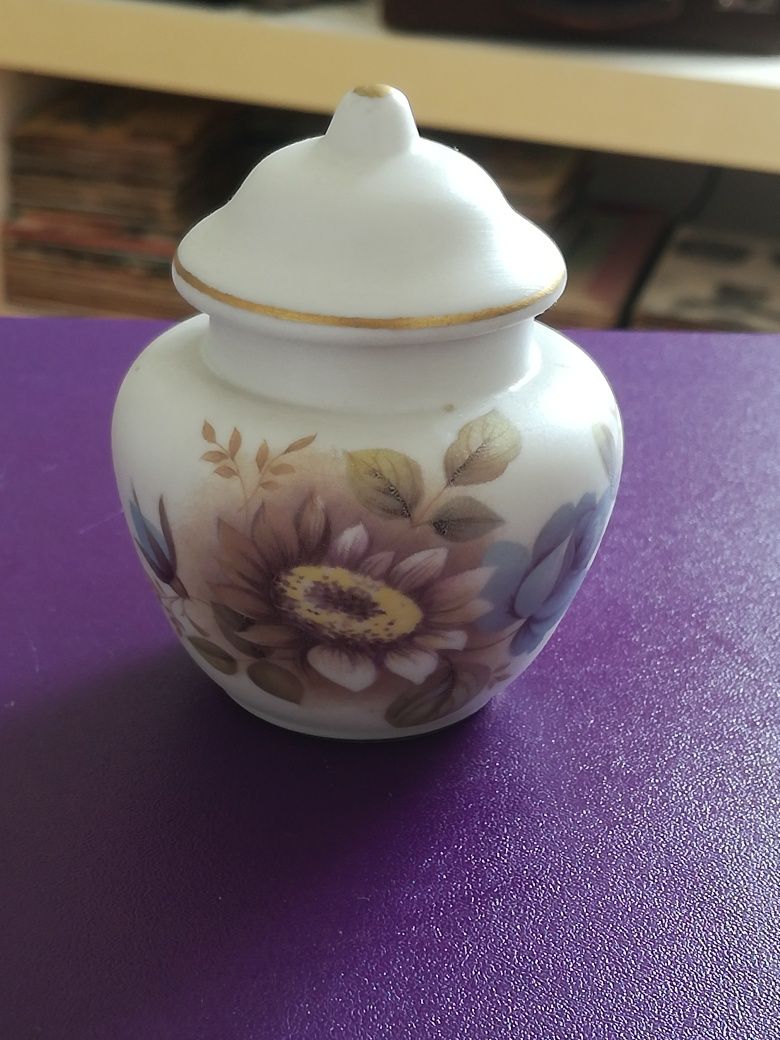 Pote da vidrocerâmica Aveiro - anos 70+Bules porcelana v.p.ind

Pr