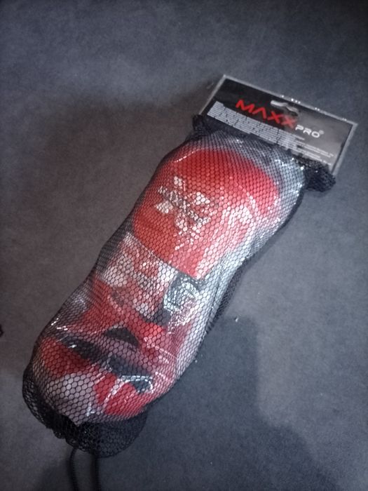 Продам перчатки для каратэ.